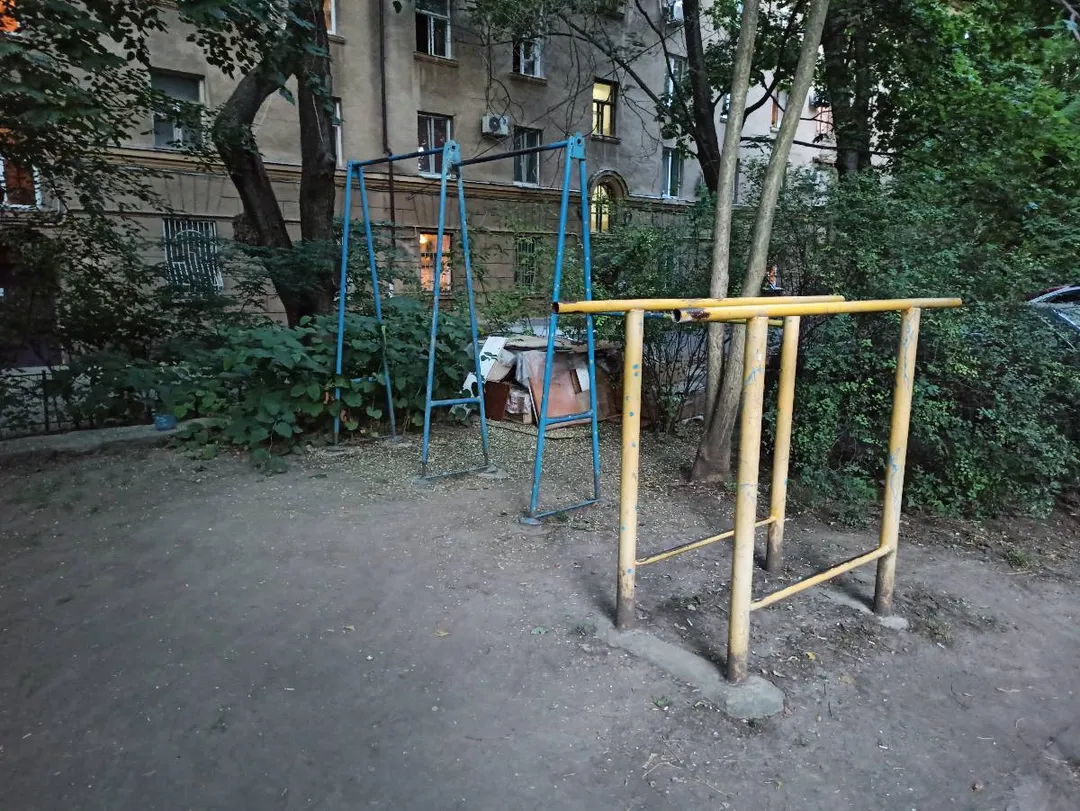 Barres parallèles à Calisthenics Park at Фонтанська дорога, Одеса – photo 2 sur 2