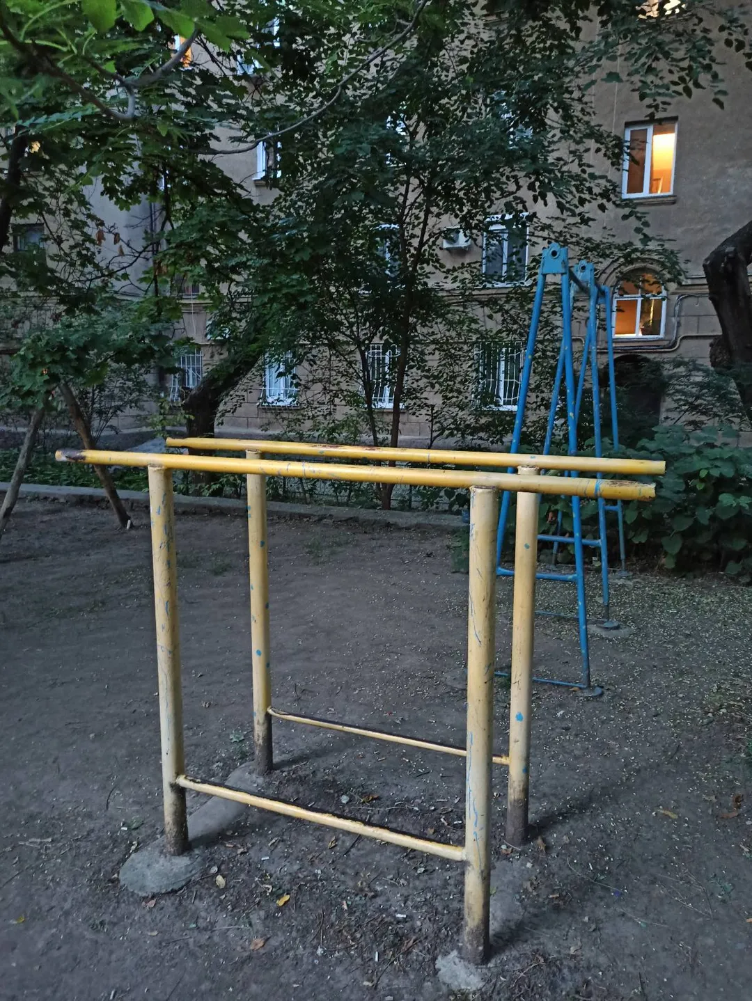 Barre de traction à Calisthenics Park at Фонтанська дорога, Одеса – photo 1 sur 2