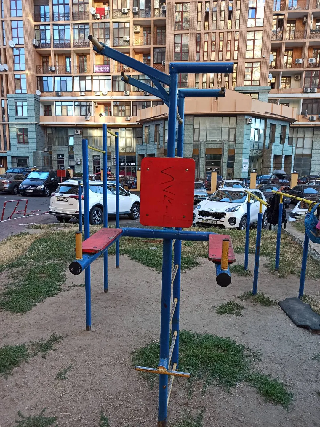 Pull Up Bar at Calisthenics Park at Тіниста вулиця, Одеса – photo 1 of 3