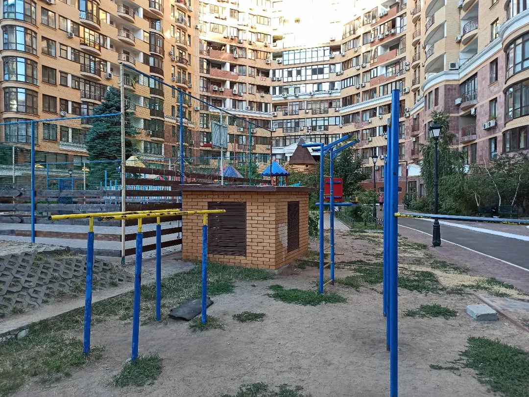 Parallel Gym Bars at Calisthenics Park at Тіниста вулиця, Одеса – photo 2 of 3