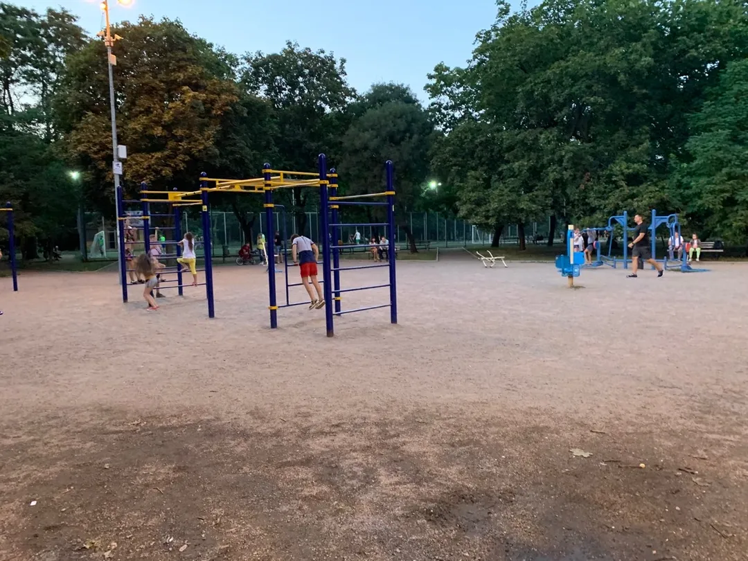 Barren bei Calisthenics Park at алея Національної Гвардії, Одеса – Foto 1 von 3