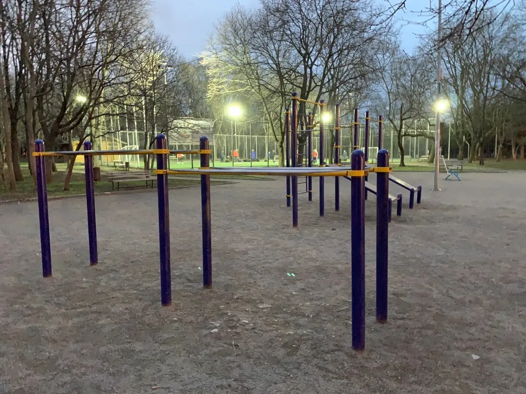 Hangelstange bei Calisthenics Park at алея Національної Гвардії, Одеса – Foto 3 von 3
