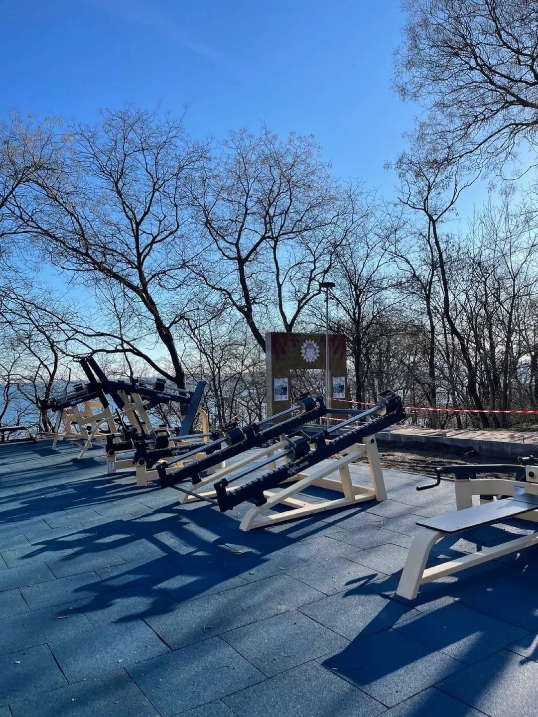 Bancă pentru abdomen la Calisthenics Park at Траса здоров’я, Одеса #wp1008 – fotografia 5 din 9