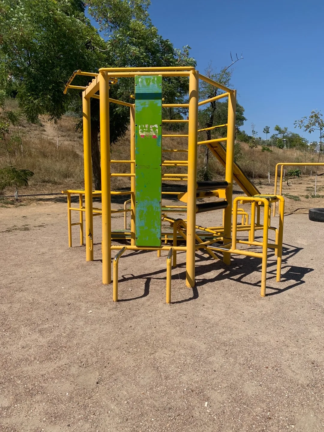 Sbarra per trazioni presso Calisthenics Park at Траса здоров’я, Одеса #wp1019 – foto 2 di 4