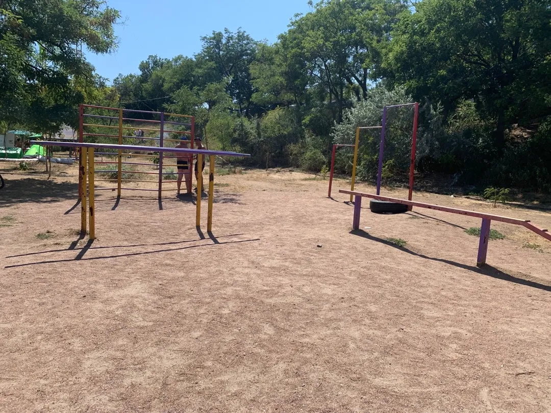 Trave di equilibrio presso Calisthenics Park at Траса здоров’я, Одеса #wp1019 – foto 4 di 4