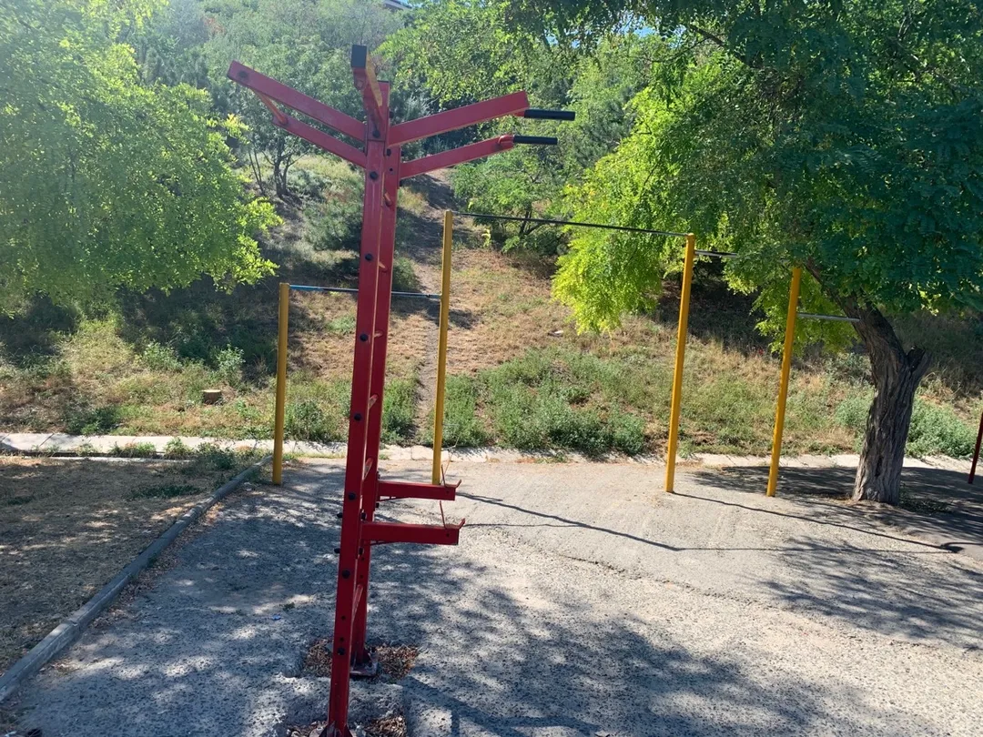 Barra de Dominadas en Calisthenics Park at вулиця Новоберегова, Одеса – foto 2 de 7
