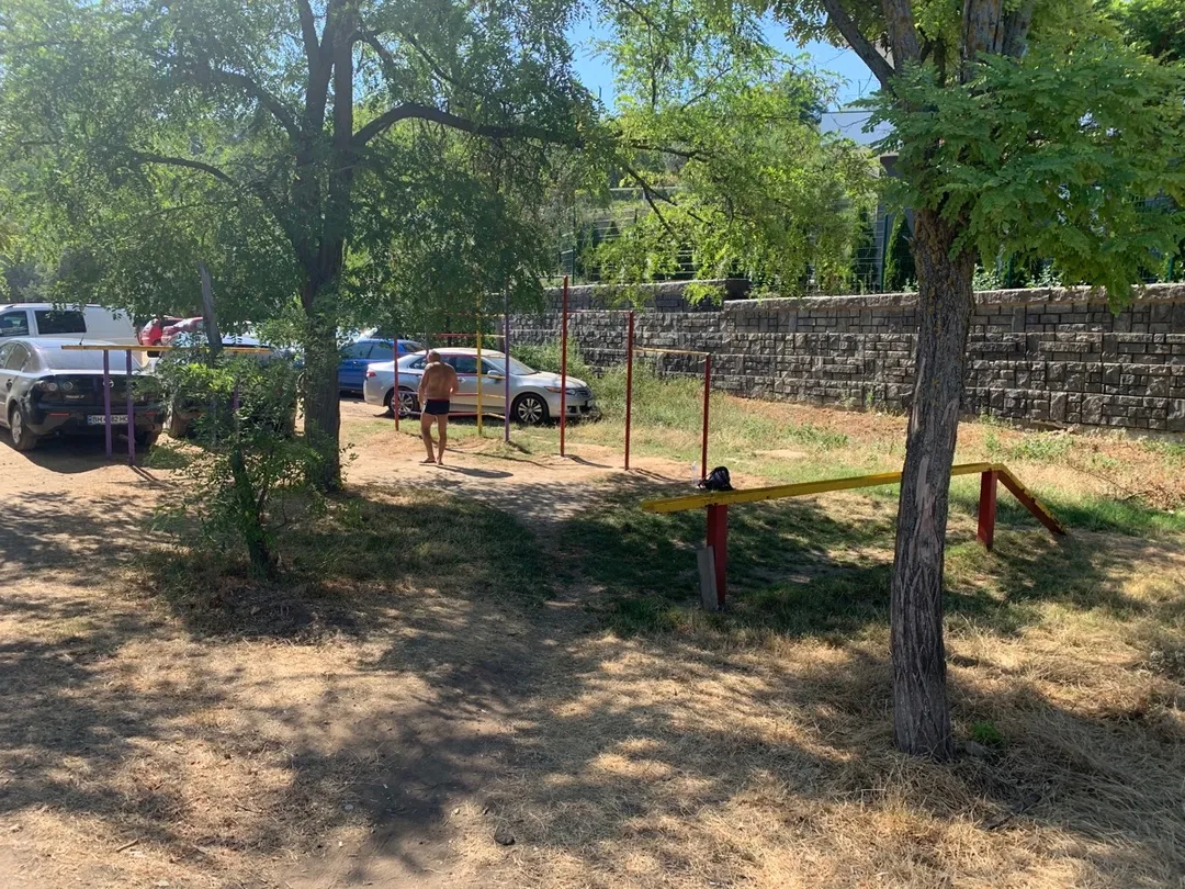 Barras Paralelas en Calisthenics Park at вулиця Новоберегова, Одеса – foto 1 de 7