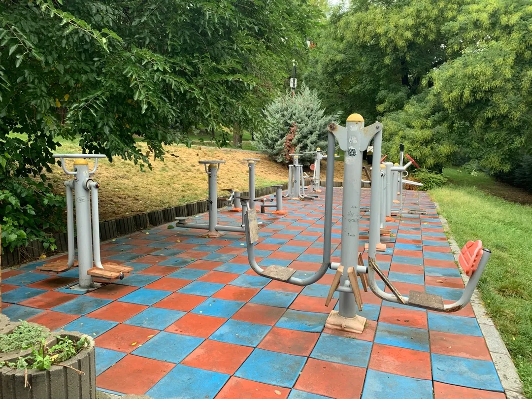 Abs Bench at Calisthenics Park at Приморська вулиця, Одеса – photo 3 of 3