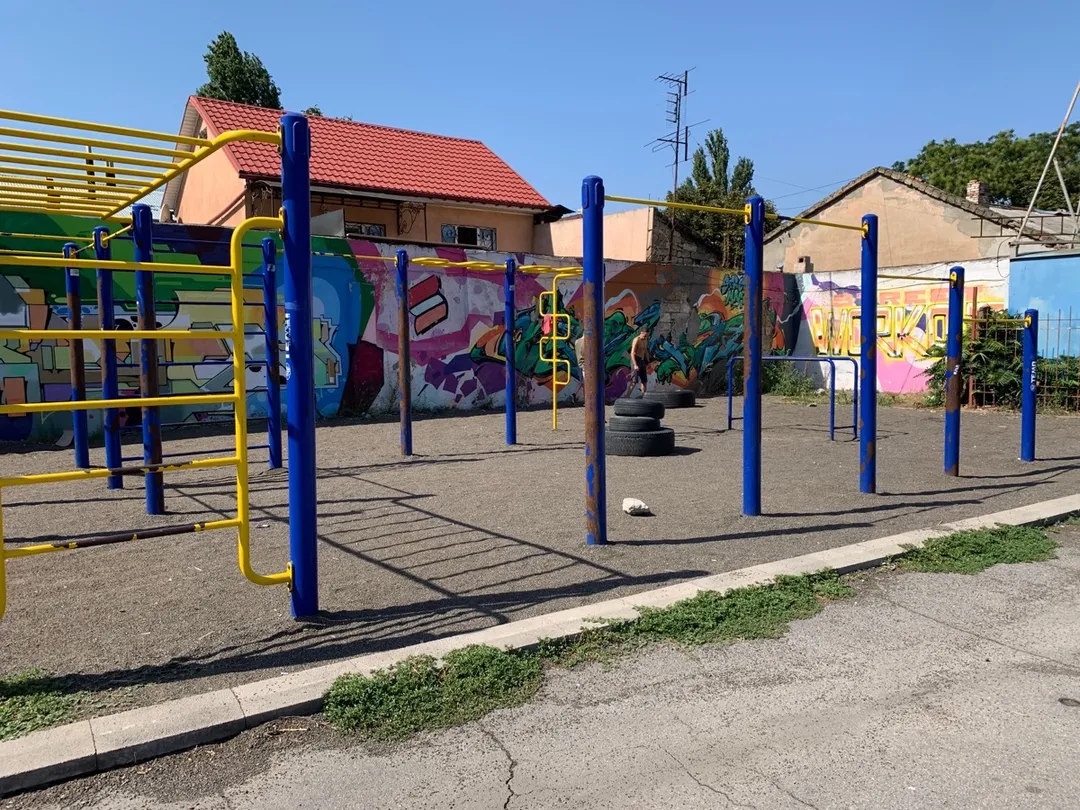 Parallel Gym Bars at Calisthenics Park at Італійський бульвар, Одеса – photo 2 of 3