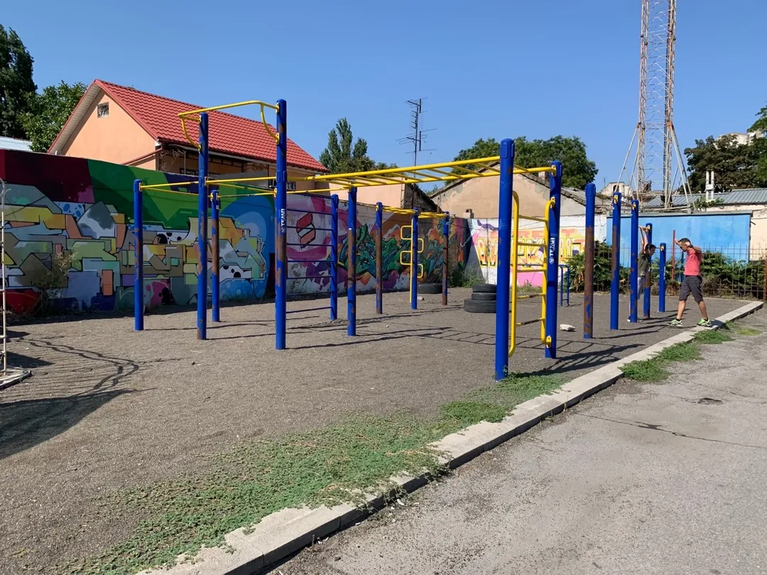 Pull Up Bar at Calisthenics Park at Італійський бульвар, Одеса – photo 1 of 3