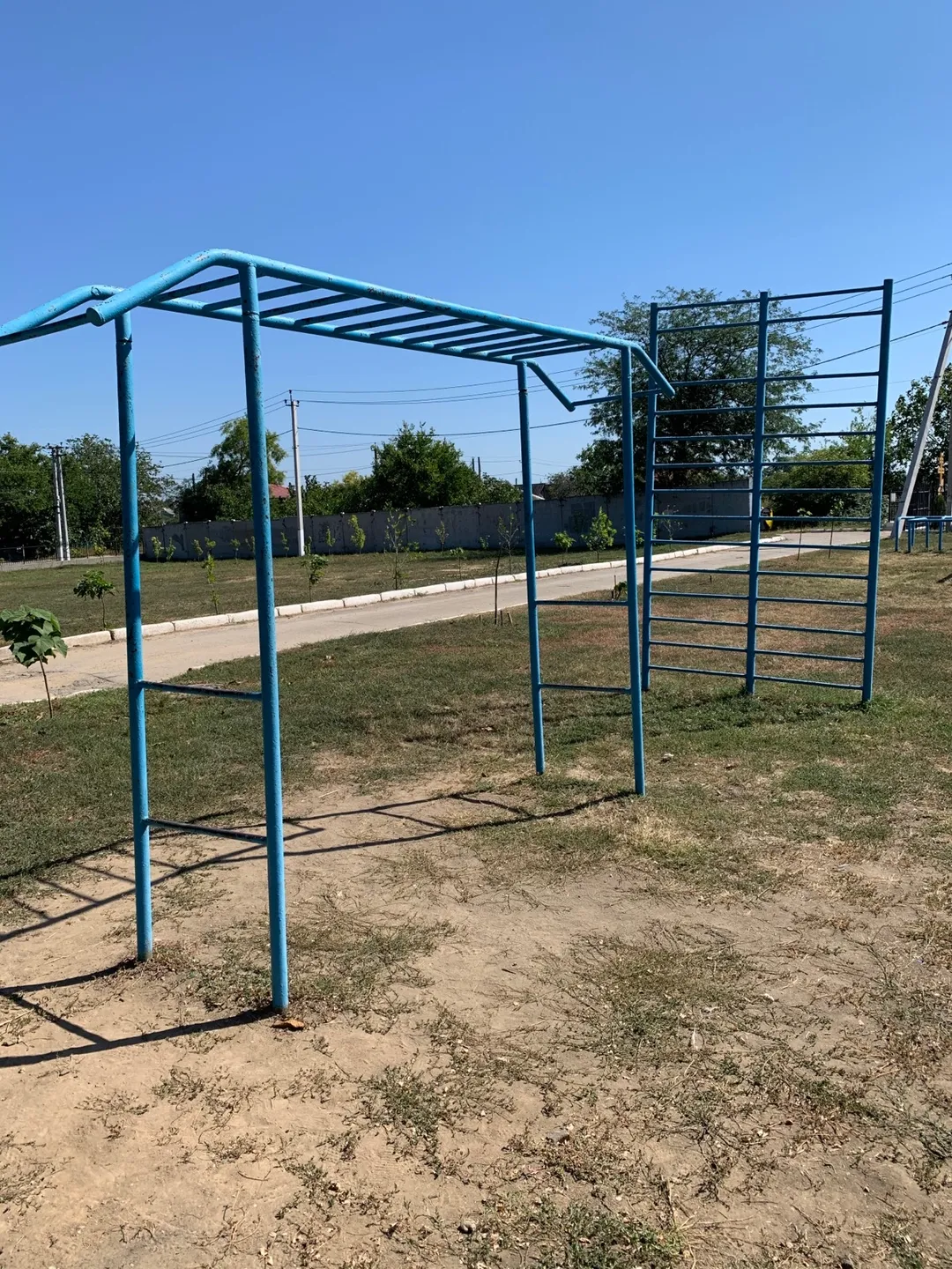 Barren bei Calisthenics Park at вулиця Богдана Хмельницького, Великий Дальник #wp1038 – Foto 2 von 3