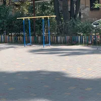 Брусья во дворе