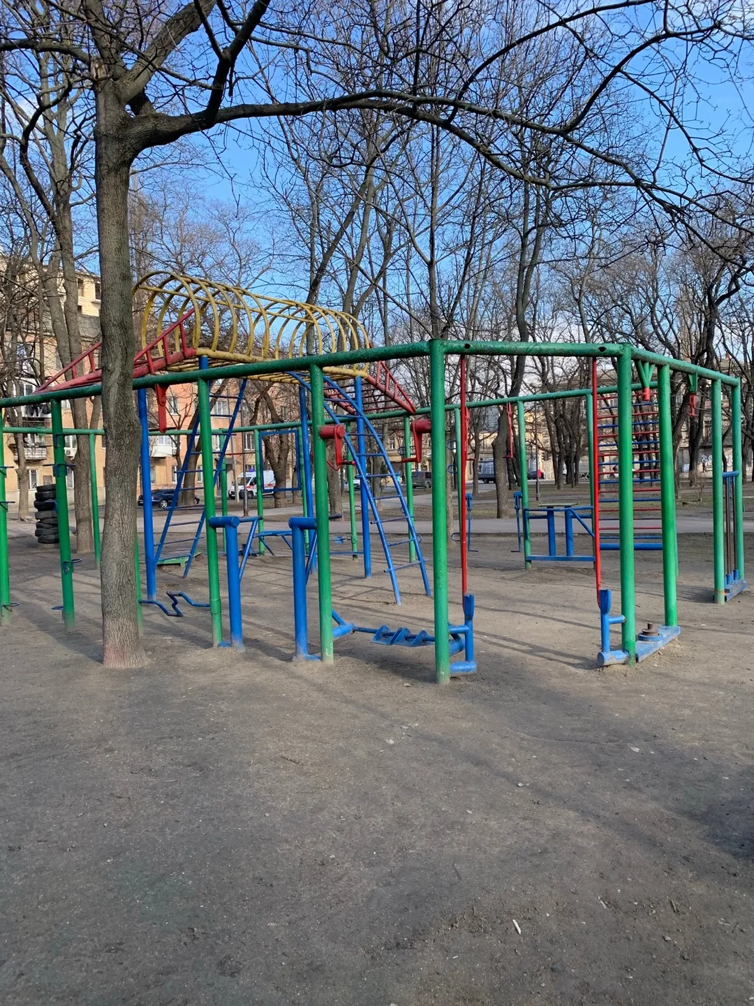 Bare paralele la Calisthenics Park at вулиця Мечникова, Одеса – fotografia 2 din 2