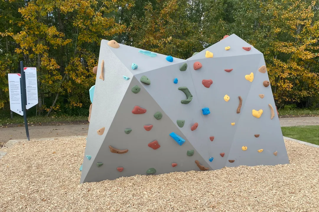 Упори для віджимань на майданчику Calisthenics Park at Tamarack Way, Fort McMurray – фото 1 з 1