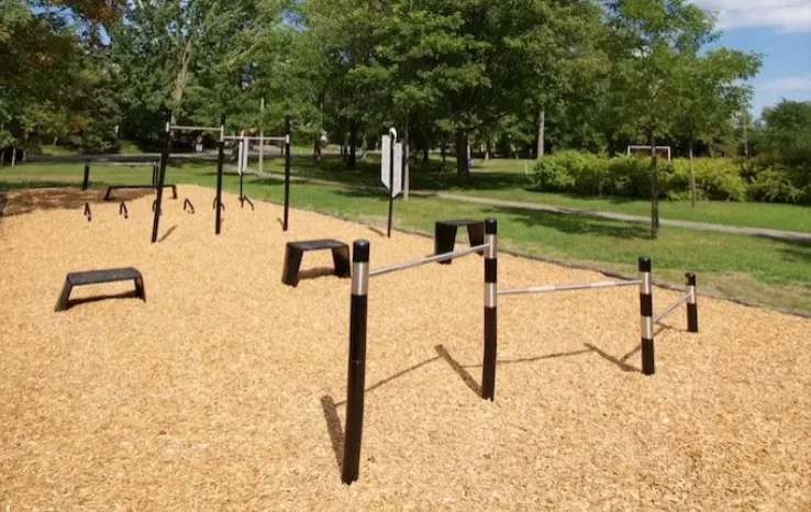 Упори для віджимань на майданчику Calisthenics Park at Avenue Elm, Beaconsfield – фото 1 з 1