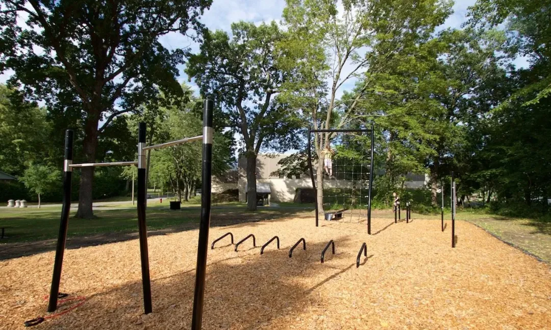 Push Up Bar at Calisthenics Park at City Lane, Beaconsfield – photo 1 of 1
