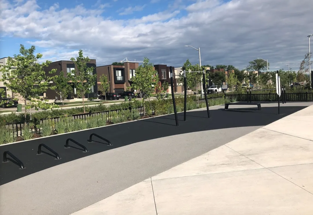 Bară de tracțiuni la Calisthenics Park at Stanley Greene Boulevard, Toronto – fotografia 1 din 1