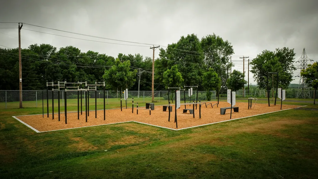 Турник на площадке Calisthenics Park at Rue du Parc-des-Chutes, Lévis #wp1197 – фото 1 из 1