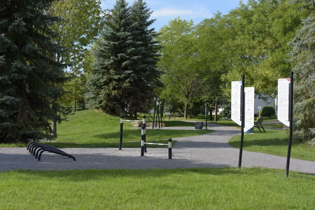 Jump Platform at Calisthenics Park at Rue de la Rivelaine, Notre-Dame-de-l'Île-Perrot – photo 1 of 1