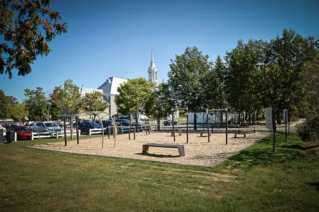 Calisthenics Park at Avenue de l'Église, Saint-Sauveur