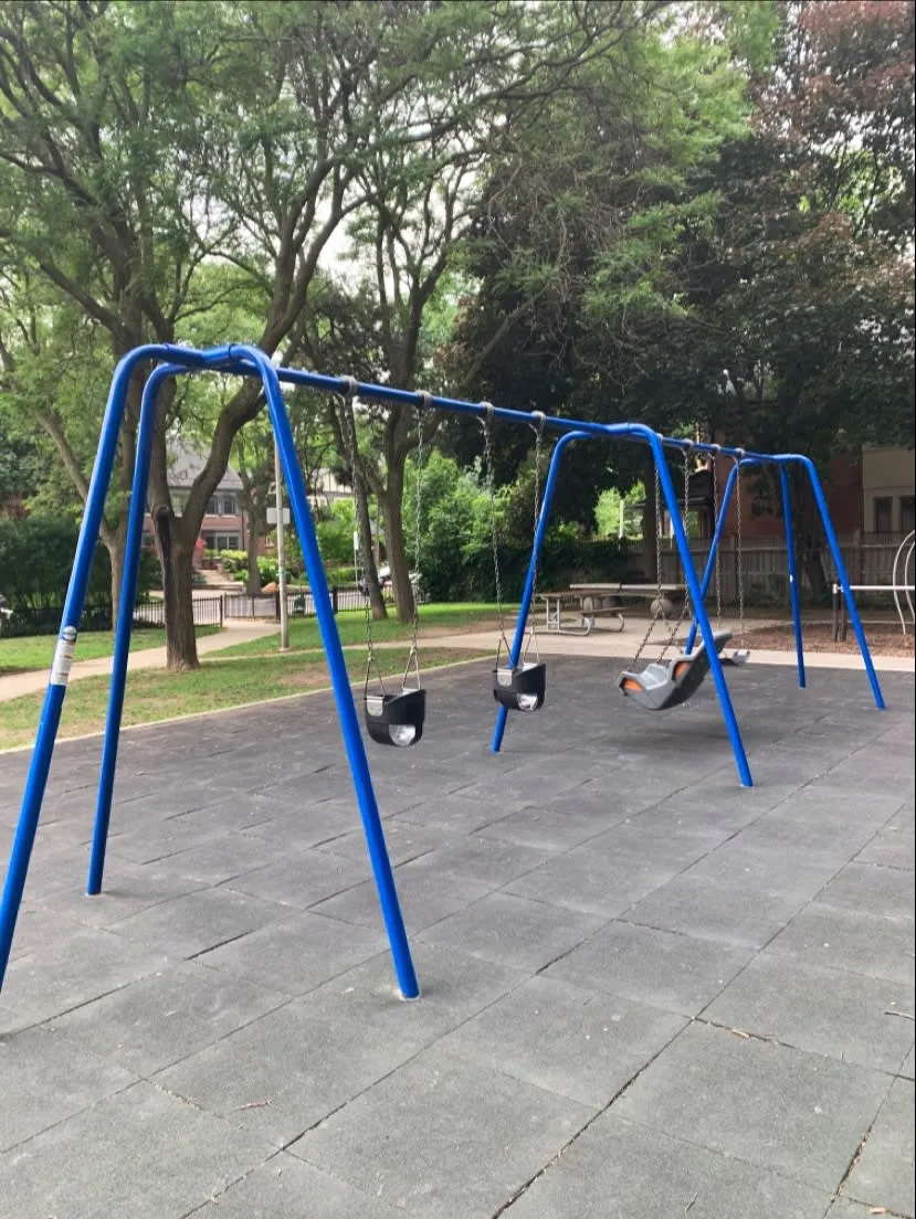 Barre de traction à Calisthenics Park at Yonge Street, Toronto – photo 2 sur 6