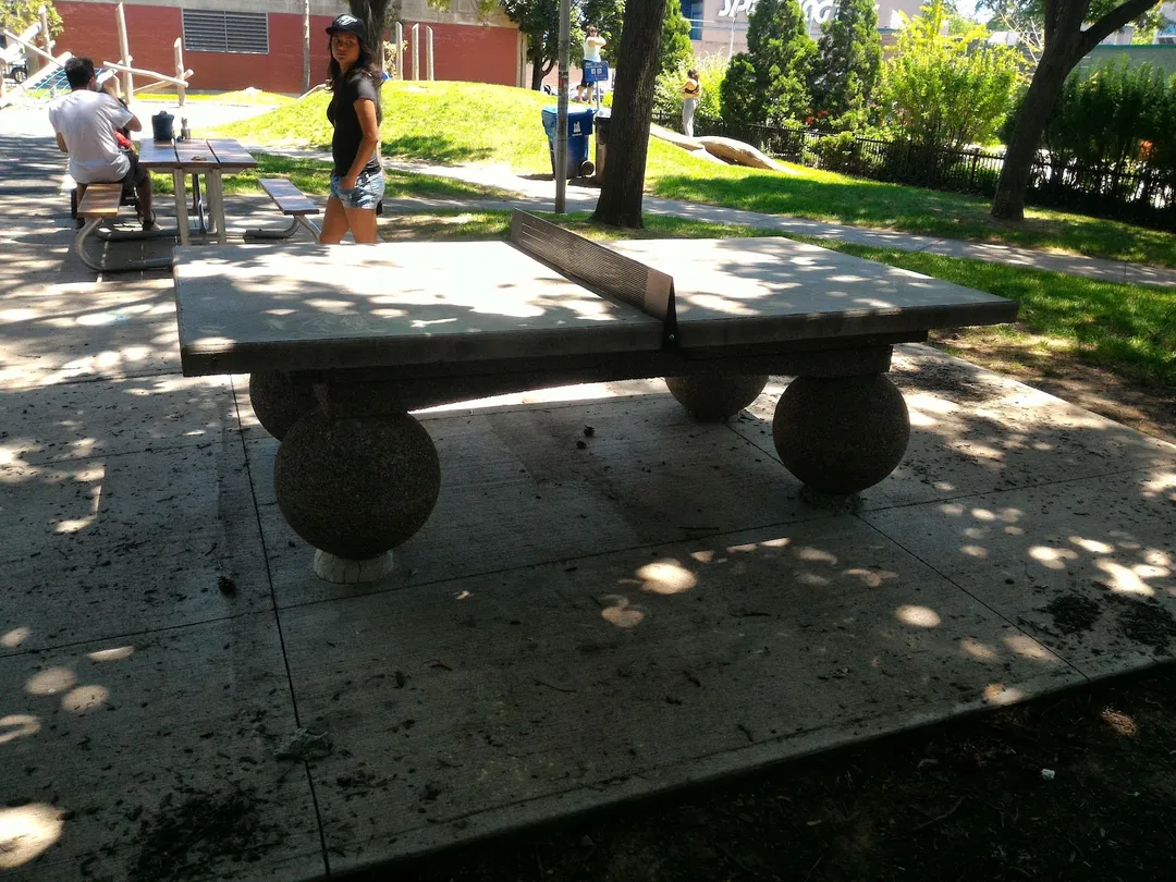 Barre de traction à Calisthenics Park at Yonge Street, Toronto – photo 6 sur 6