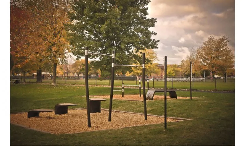 Sprungplattform bei Calisthenics Park at Rue de Brébeuf, Montréal – Foto 1 von 2