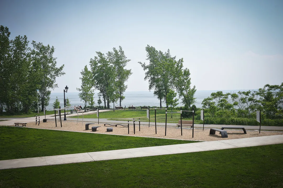 Jump Platform at Calisthenics Park at Rue Claude-Vivier, Montréal – photo 1 of 1