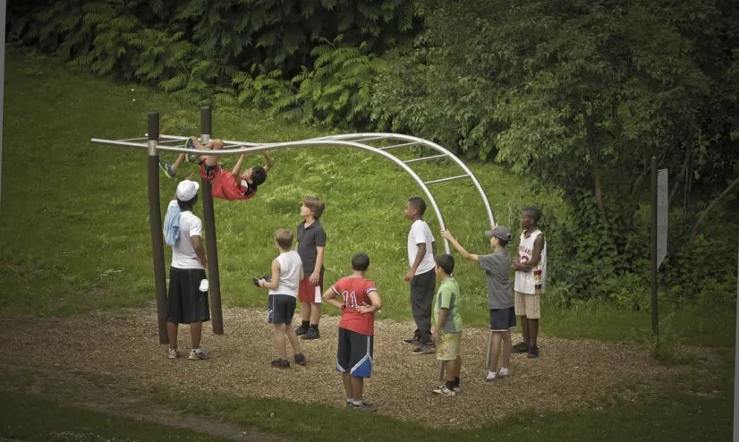 Упоры для отжиманий на площадке Calisthenics Park at Chemin du Sablon, Laval (région administrative) – фото 1 из 1