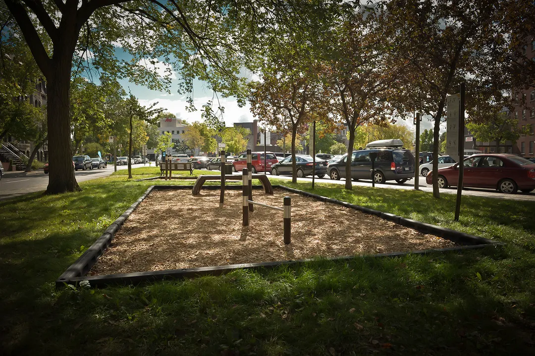 Barras Paralelas en Calisthenics Park at Rue du Sussex, Montréal – foto 1 de 1
