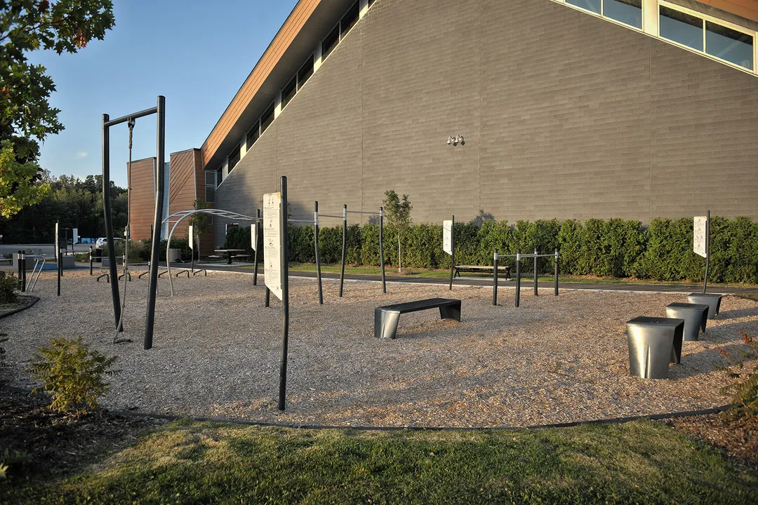 Платформа для прыжков на площадке Calisthenics Park at Avenue Maywood, Pointe-Claire – фото 1 из 1