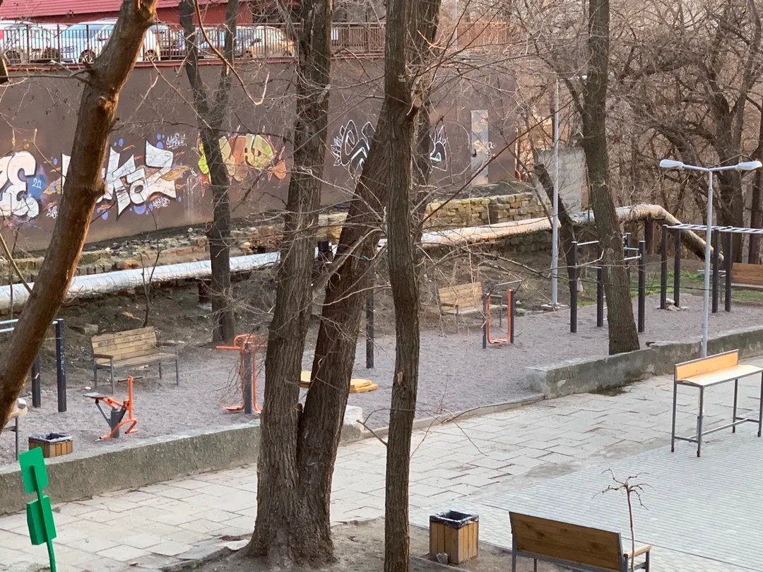 Barres parallèles à Calisthenics Park at Курсантські сходи, Одеса – photo 2 sur 2