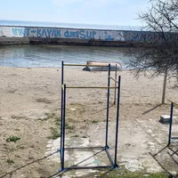 Турник и брусья у моря