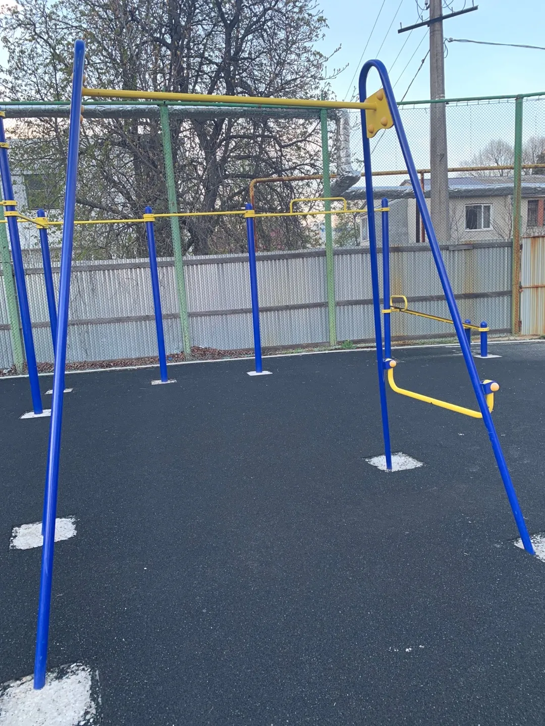 Bare paralele la Calisthenics Park at Спорткомплекс ОЮА, Одеса – fotografia 2 din 4