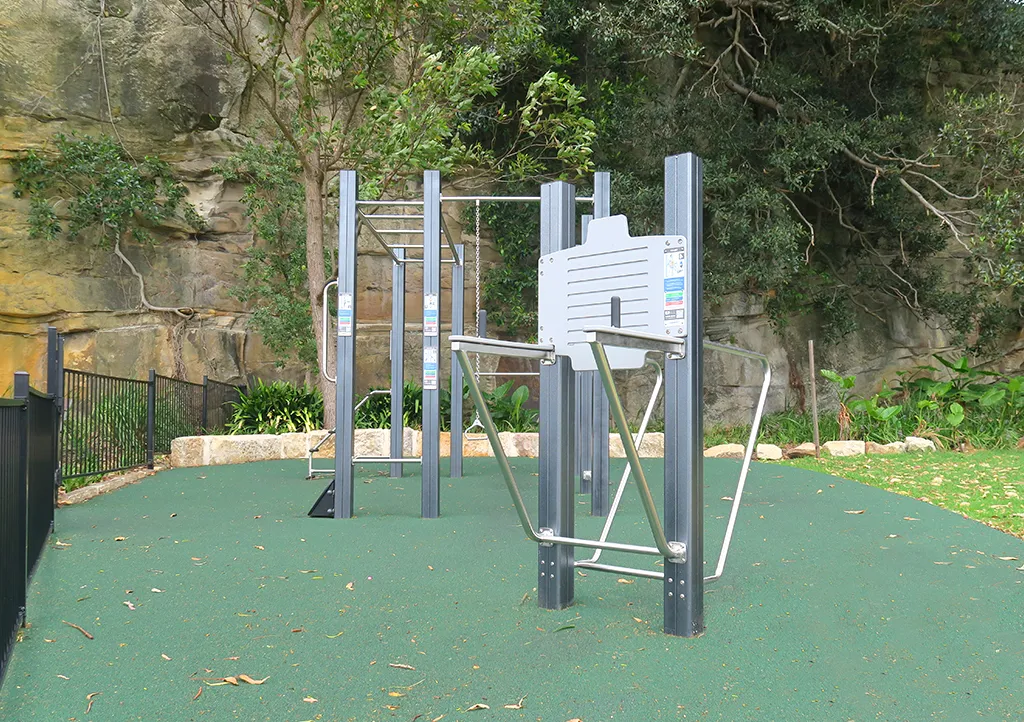Parallel Gym Bars at Calisthenics Park at High Street, Sydney – photo 2 of 5