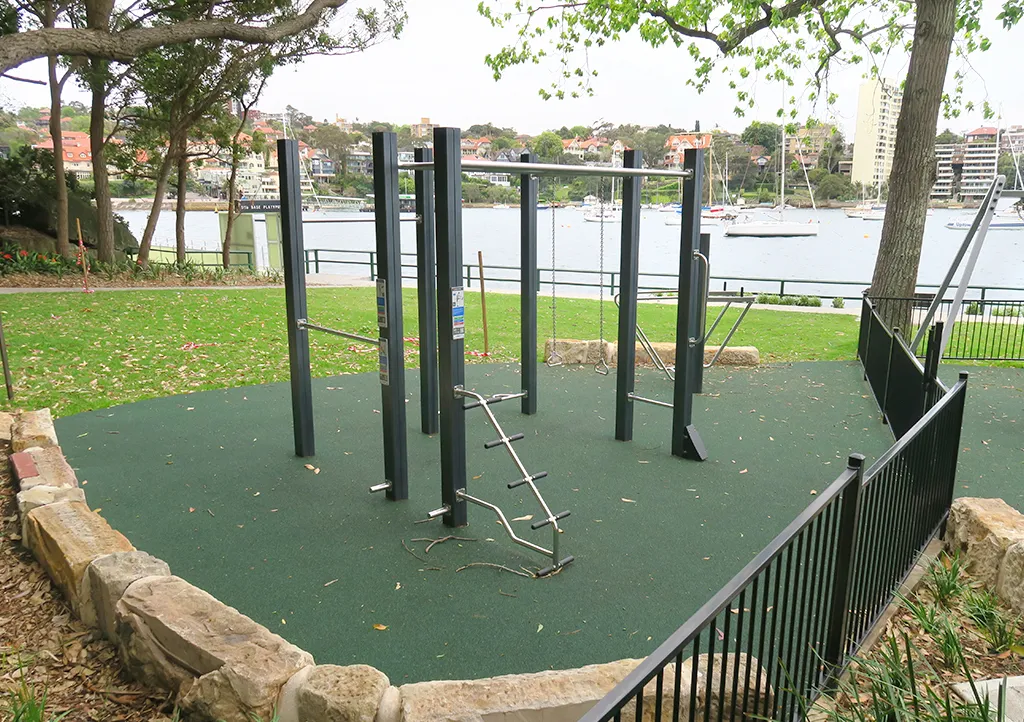 Push Up Bar at Calisthenics Park at High Street, Sydney – photo 3 of 5