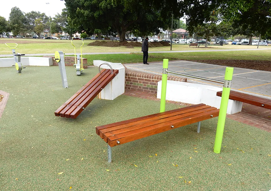 Pull Up Bar at Calisthenics Park at Primrose Avenue, Sydney – photo 3 of 8