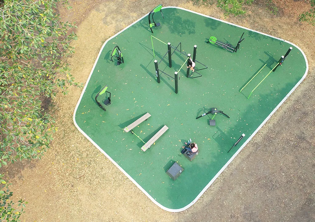 Abs Bench at Calisthenics Park at Comer Street, Sydney – photo 2 of 4