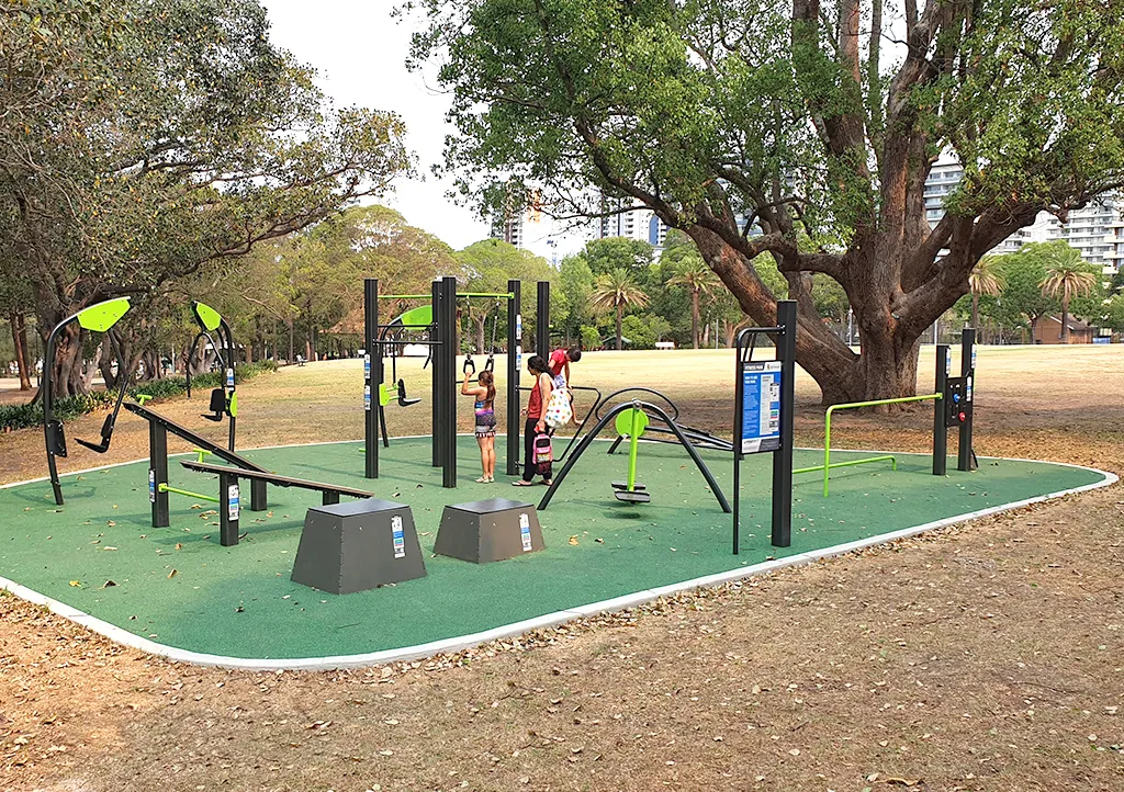 Parallel Gym Bars at Calisthenics Park at Comer Street, Sydney – photo 1 of 4