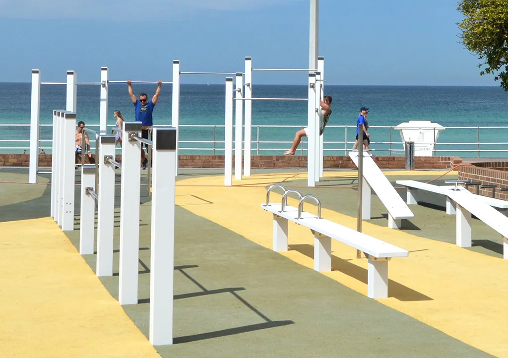 Push Up Bar at Calisthenics Park at Campbell Parade, Sydney – photo 5 of 5