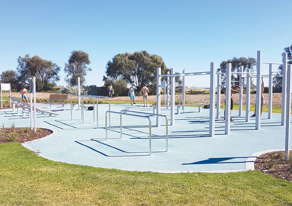 Parallel Gym Bars at Calisthenics Park at Bay Trail, Melbourne – photo 1 of 6