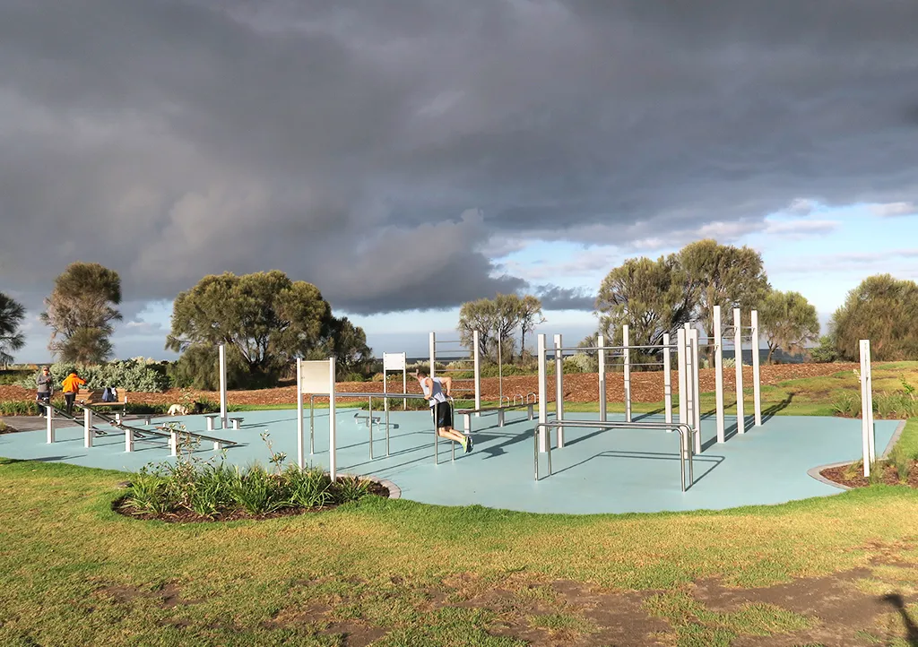 Balance Beam at Calisthenics Park at Bay Trail, Melbourne – photo 6 of 6