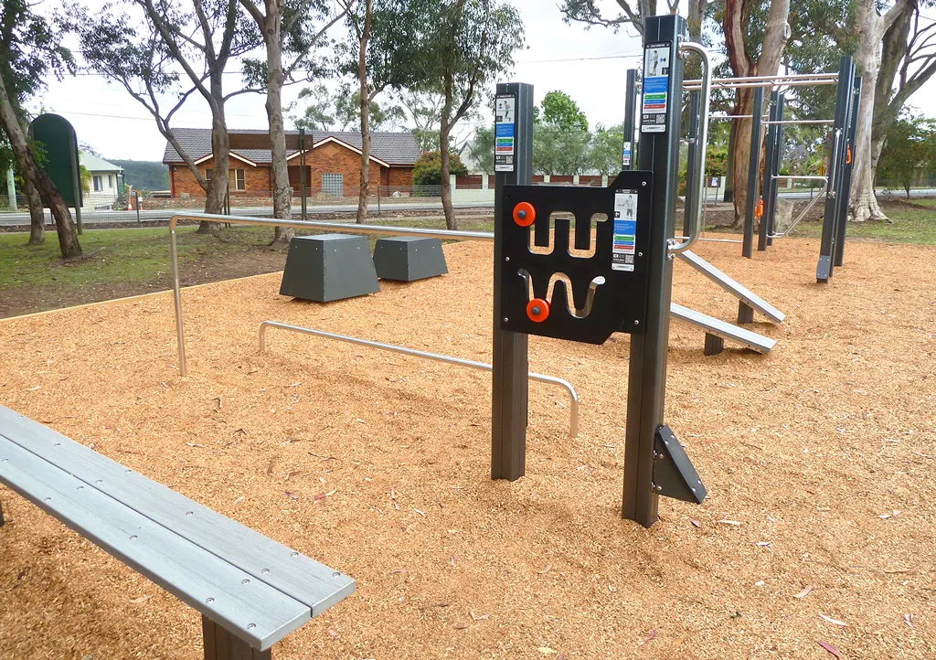 Push Up Bar at Calisthenics Park at Comer Street, Sydney #wp1258 – photo 6 of 7
