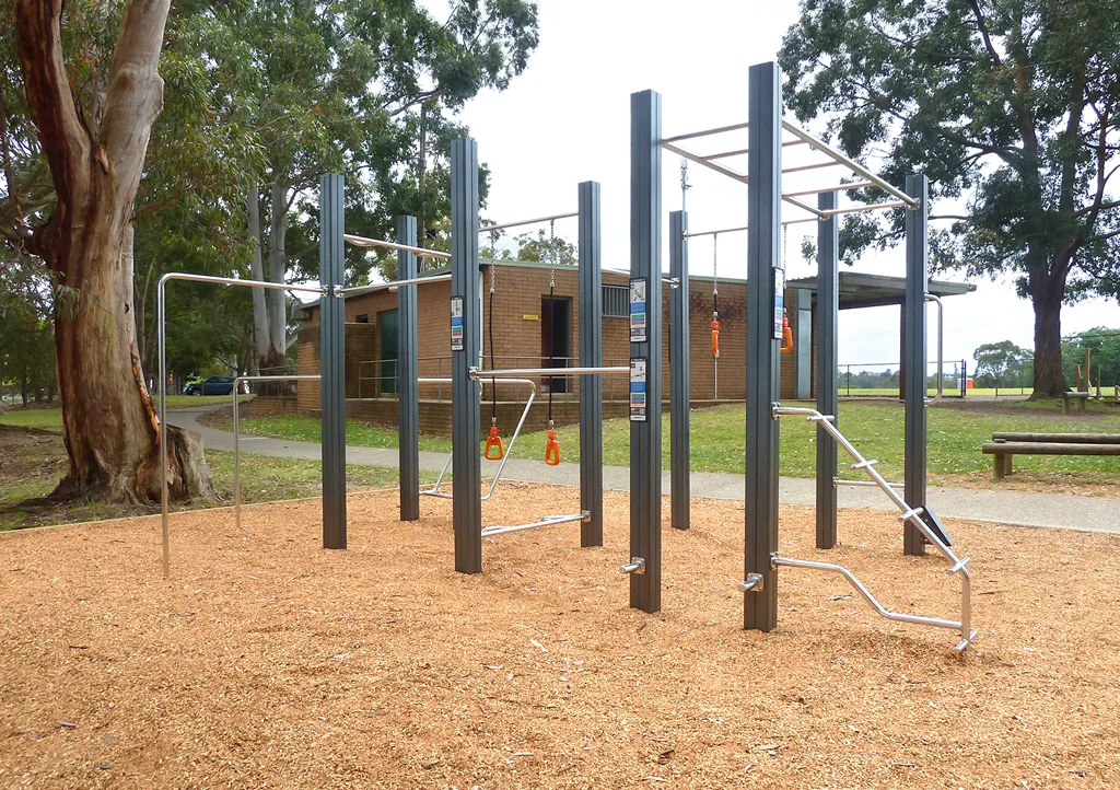 Push Up Bar at Calisthenics Park at Comer Street, Sydney #wp1258 – photo 1 of 7