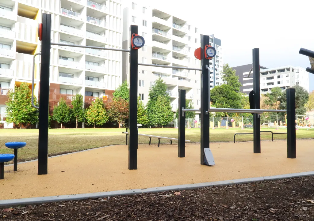 Parallel Gym Bars at Calisthenics Park at Parkes Street, Sydney – photo 6 of 6