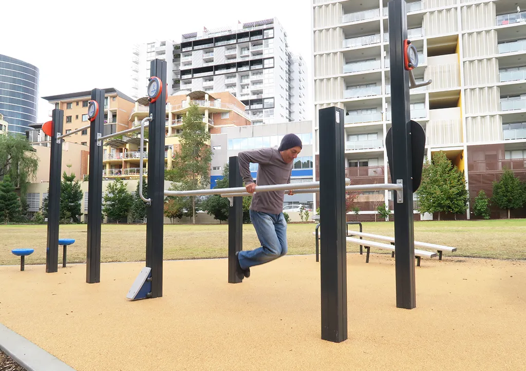 Push Up Bar at Calisthenics Park at Parkes Street, Sydney – photo 3 of 6