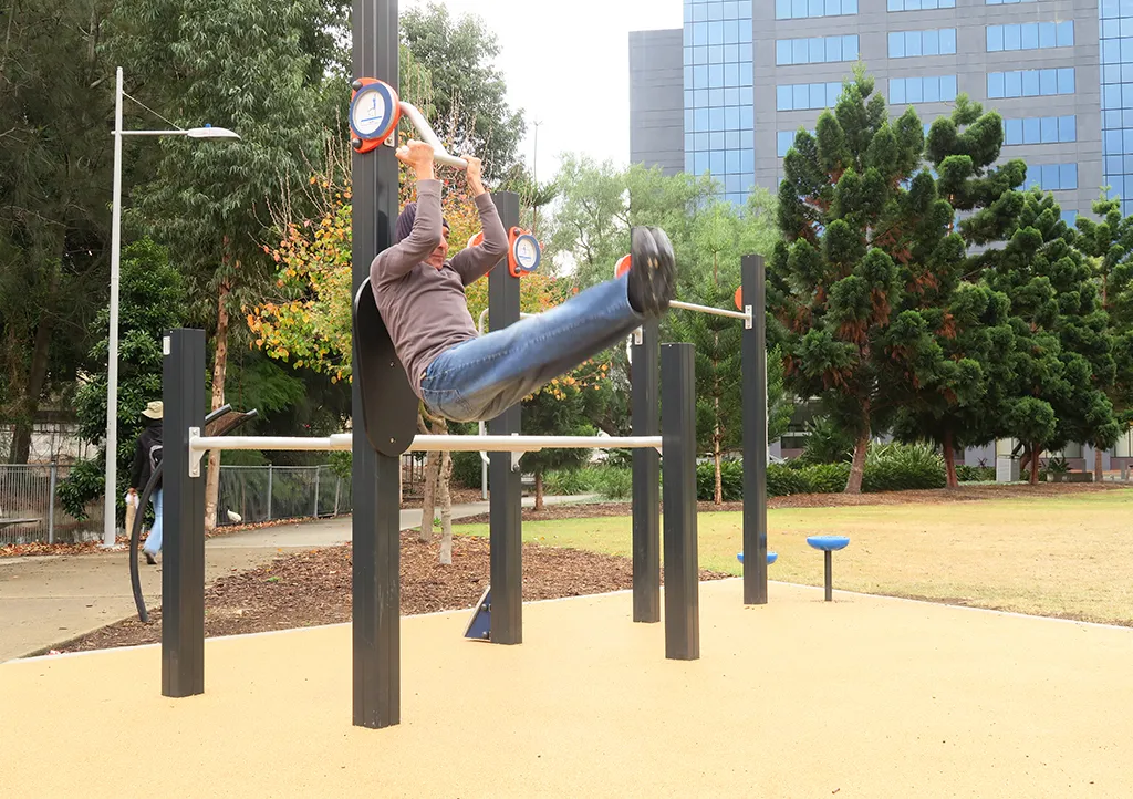 Pull Up Bar at Calisthenics Park at Parkes Street, Sydney – photo 5 of 6
