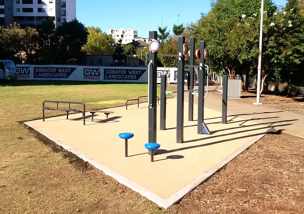 Pull Up Bar at Calisthenics Park at Parkes Street, Sydney – photo 1 of 6