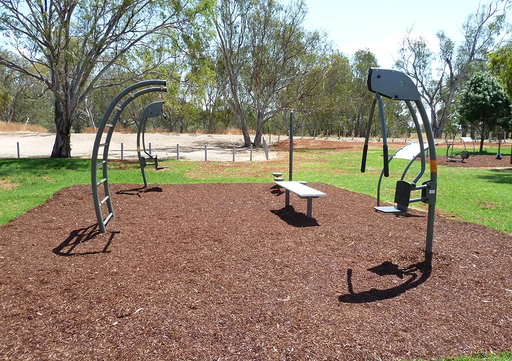 Spalier la Calisthenics Park at Stan Peters Oval, Hillston – fotografia 4 din 7
