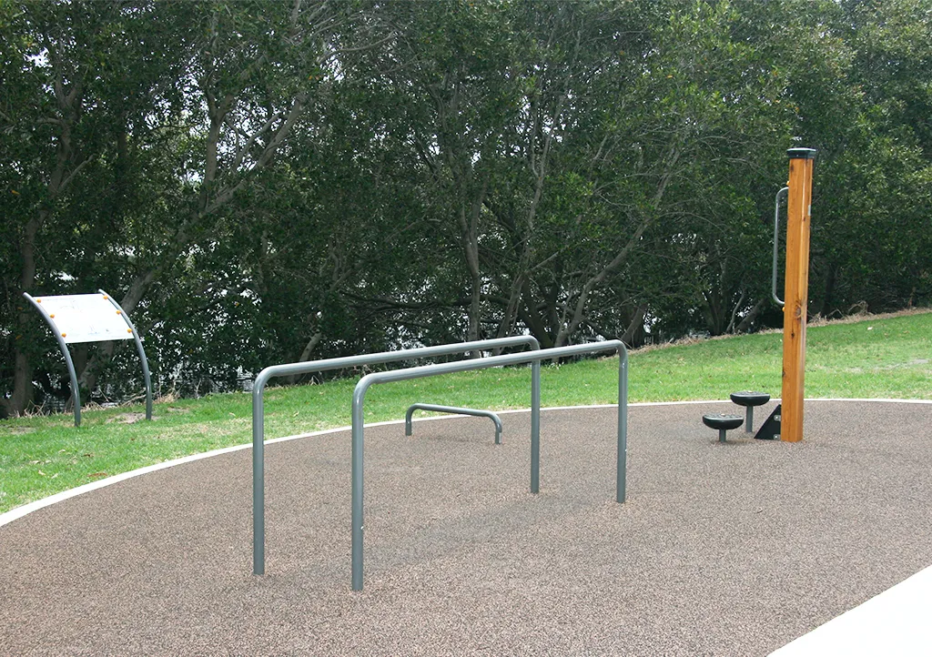 Barres parallèles à Calisthenics Park at Throsby Creek Cycleway, Newcastle – photo 4 sur 4
